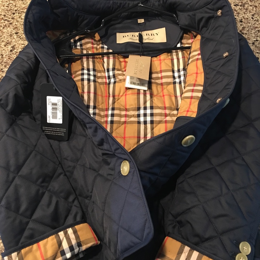 “Sold” !!!!!!!!!! Burberry Diamond Quilted Jacket - Picture 5 of 8